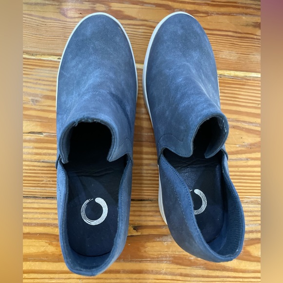 Navy Wedge/platform Side Slit Sneaker. Size 9. Never worn - Picture 2 of 2